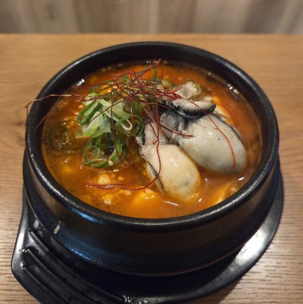広島県産牡蠣を使ったスンドゥブチゲ