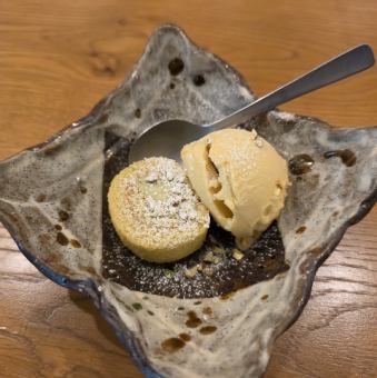 ピスタチオロールケーキ アイス添え