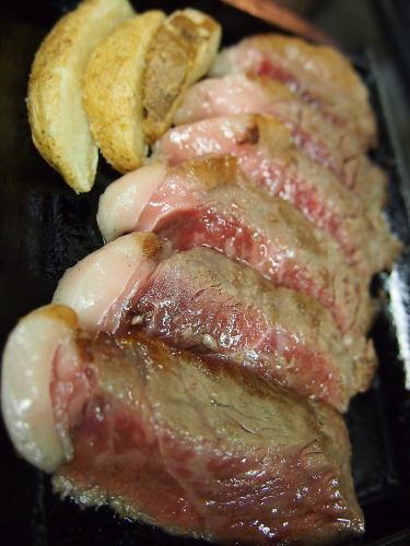 [Teppanyaki] Grilled sirloin on an iron plate