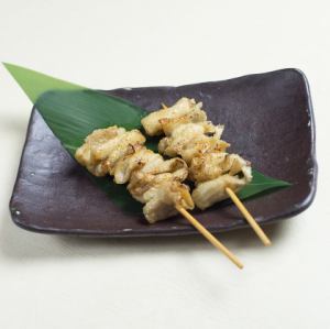 Chicken skin skewers (2 skewers)