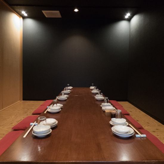 There are plenty of private rooms for small groups, such as a private room for 6 people and a horigotatsu seat for 12 people.