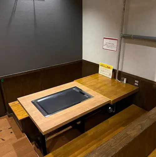 熱々鉄板でもんじゃを満喫