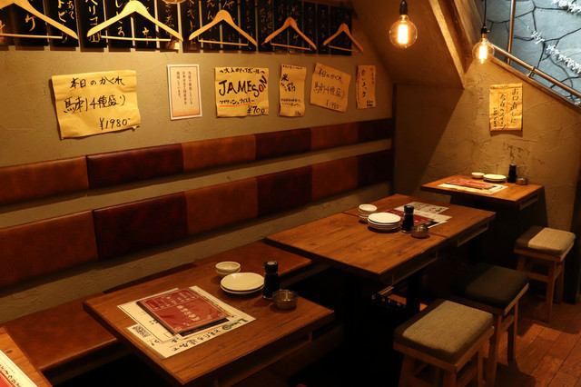 [Sofa seats] Back alley in Shinjuku 3-chome.The shop is located on the first basement floor where various shops are crowded together.◎At the end of the stairs is a hideaway space illuminated by bare lights. , It is inevitable that you will be very active in various situations