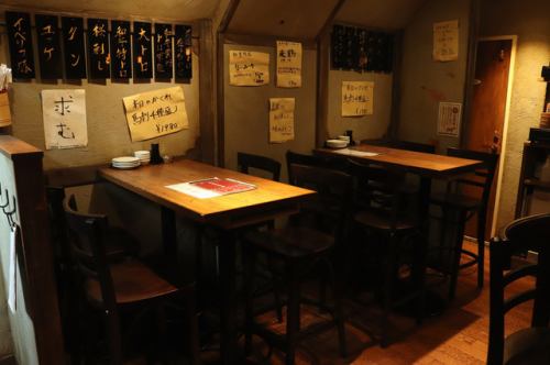 We also have table seats that are illuminated in subdued colors ☆ You can relax and drink in the spacious space ♪ The seats are suitable for a wide range of situations, such as company colleagues, friends, lovers, etc.