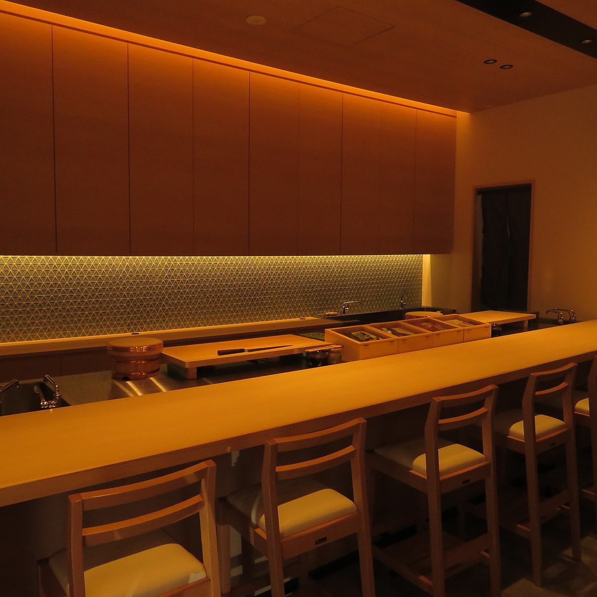 【在五井站，您可以在餐飲娛樂的完美氛圍中享用壽司】