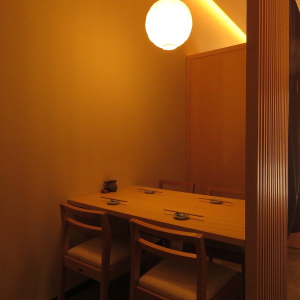 半包厢内也设有桌席♪您可以在私人空间中享用最好的握寿司。