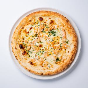 Smoked salmon pizza