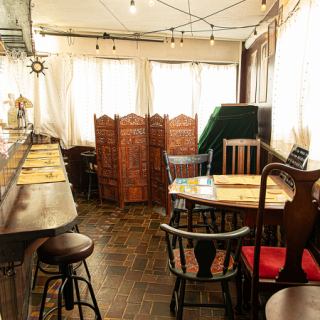 最大10名様までの貸切が可能で、誕生日パーティーや歓送迎会に最適です。アットホームな雰囲気の中で、特別な料理やドリンクを楽しみながら、思い出に残るひとときをお過ごしいただけます。