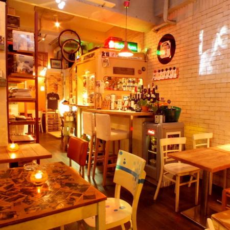 一個可愛的家庭咖啡館由磚和木頭★