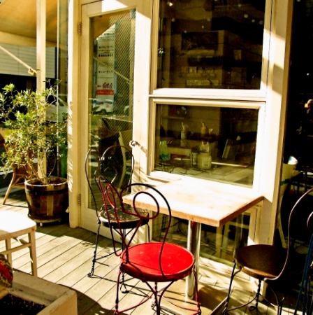Boasting terrace seats where the wind is comfortable on warm days ♪