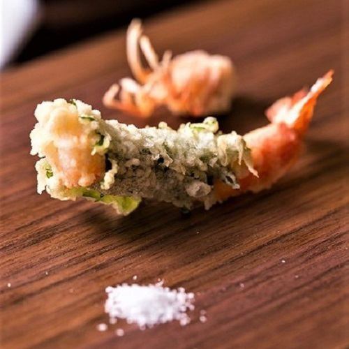 Lively rolled shrimp