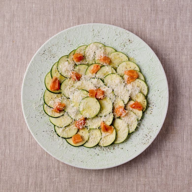 ズッキーニとスモークサーモンのカルパッチョ