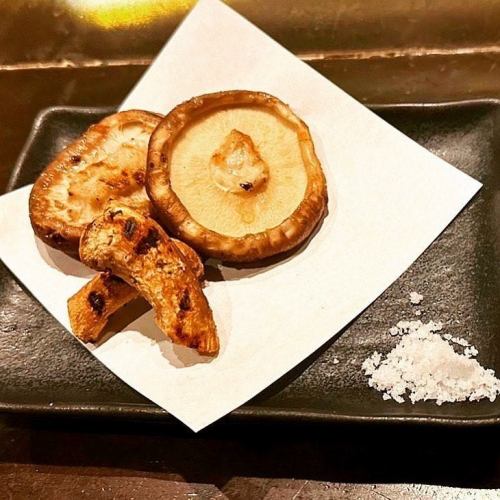 Charcoal-grilled Umikaze Shiitake Mushrooms (Hachijojima)