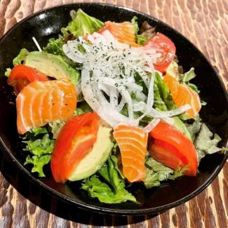Salmon and avocado with Setouchi lemon and salt dressing salad