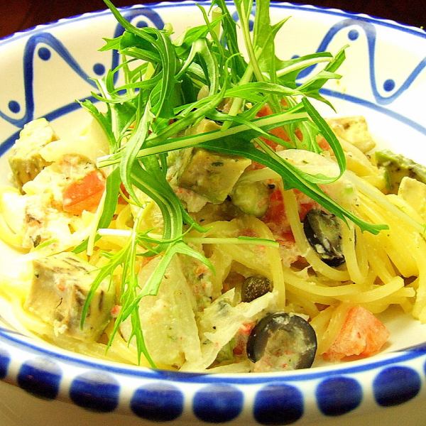 カニとアボカドのワサビ　マヨネーズスパゲッティ