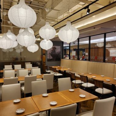 【貸切宴会に◎】40名様前後でご利用いただける、半個室のお席です。宴会や会合、女子会、誕生日パーティなどお気軽にお問い合わせください！