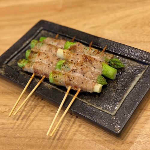 We offer yakitori and skewers unique to our shop ♪