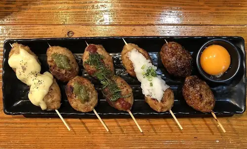 当店ならではの焼鳥と野菜巻き串をご用意しております♪