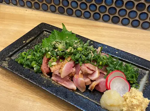 鮮度にこだわた「鶏のタタキ」