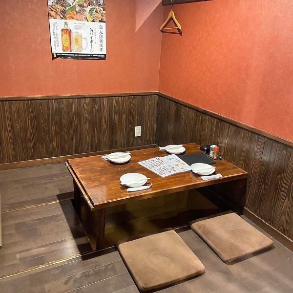 [1st floor private table rooms: 2-4 people x 2 rooms] A relaxing space with a Japanese feel/The 1st floor seats are completely private tables that can be used by small groups.The interior, which emphasizes a Japanese atmosphere, is extremely comfortable! Please relax in your own private space for a date, business meeting, or anniversary celebration!