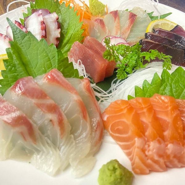 [Seafood] Enjoy fresh seafood caught that morning as sashimi or grilled dishes