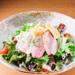 合鴨スモークのシーザーサラダ 