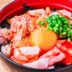 ごっつぁん海鮮　ユッケ丼