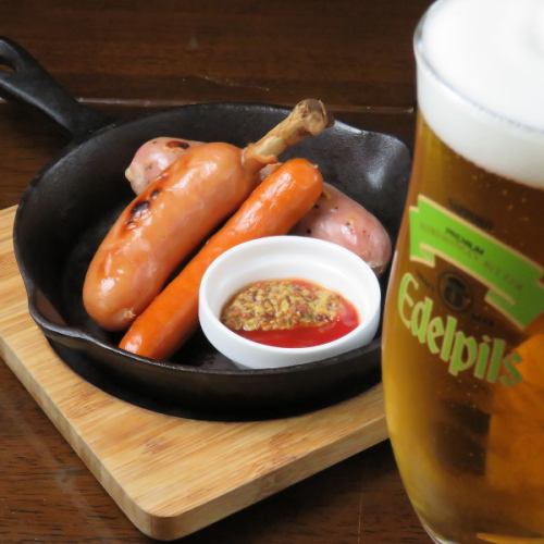 Beer x juicy sausage is delicious without any mistakes!