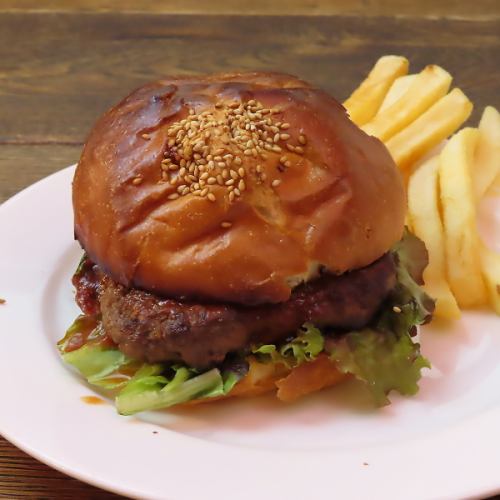 ホサンナ名物！絶品ハンバーガー多数ご用意★こだわりの黒毛和牛とクラフトビールで最高の宴を