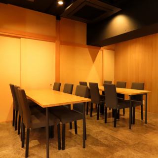 <Tables> 2 x 6-seat tables