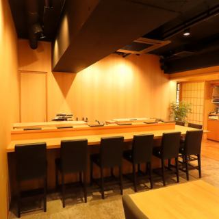 Counter: 8 seats