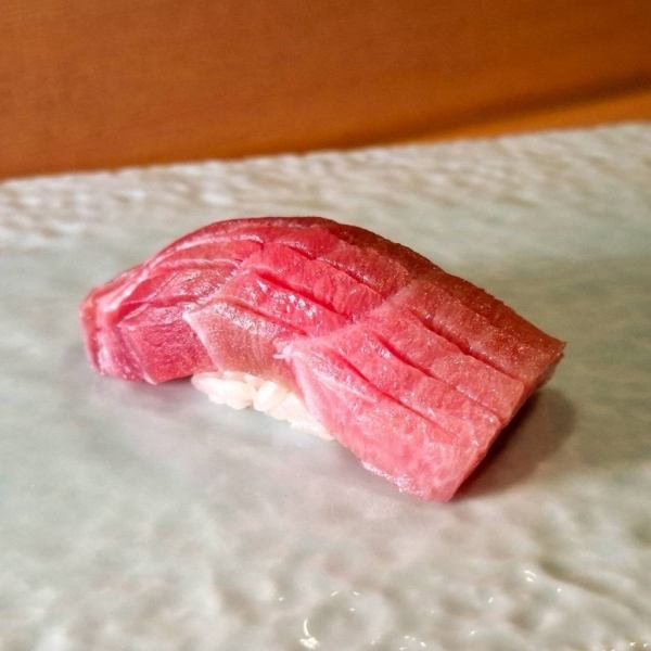 ≪自慢のネタを単品でも提供≫ 単品握り各種 ￥500（税込）～
