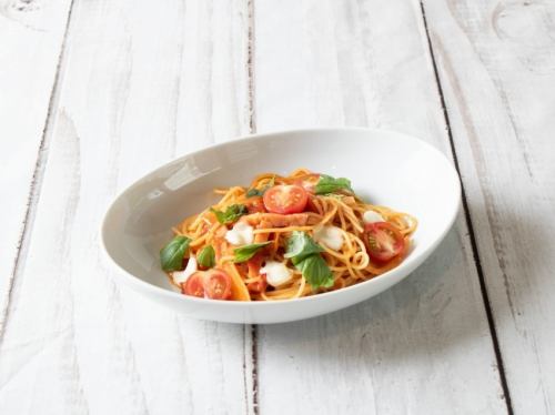 Tomato pasta with cherry mozzarella and basil