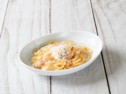 Carbonara with two types of cheese