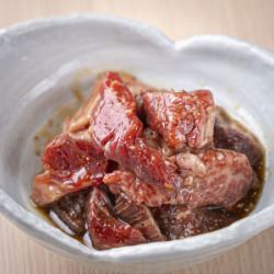 지금 연한 오미 쇠고기 잘라내기