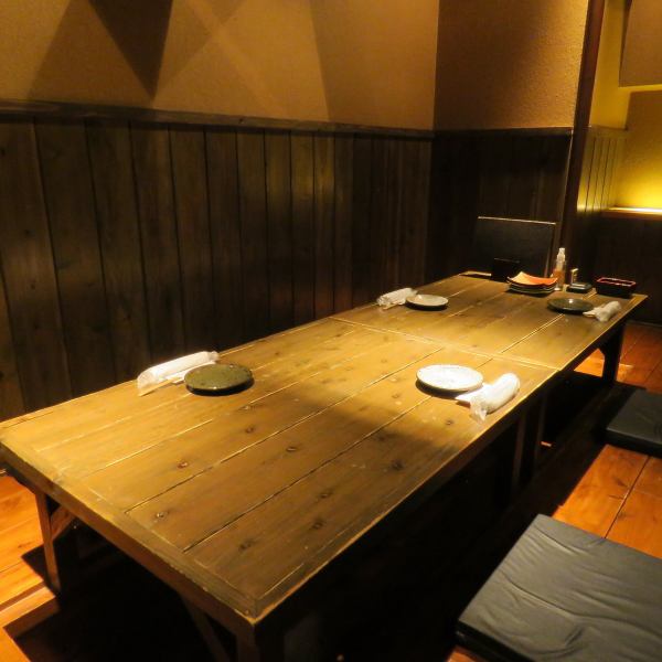 [Small group charter OK] If you connect the table, we can prepare a seat that can accommodate up to 35 people.All seats are digging, so you can relax and relax.We can accommodate small to large groups, so please feel free to contact us for reservations.