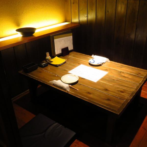 [Completely private room! For dates, girls-only gatherings, entertainment ◎] We will prepare a private room for 2 people, a private room for 4 people, a private room for 6 people, according to the number of people and the scene.The warmth of wood and downlight lighting create an adult atmosphere.