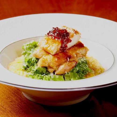 ◇6.7月のオムライスは【そびえ立つ！照り焼きチキンのサラダオムライス】です！
