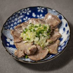 Pork tongue grilled with green onion and salt sauce