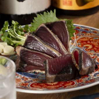 【2.5H飲放付】鰹の塩たたき,鶏の炭火焼き◎選べる九州鍋or炊き餃子＜全7品4500円⇒税込4000円＞