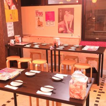 Inside a freshly made shop.A lively atmosphere.