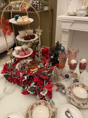 【仅限12月】平日/冬季下午茶，包含大量草莓甜点，售价3,750日元