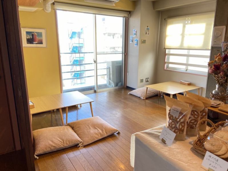 [Tables for 1 to 4 people x 2 tables] The living space is like your own home.You can stretch your legs with your child and enjoy your meal slowly.Small children are also happy because they can see each other and feel close to each other♪~You can rent it out for up to 10 people.