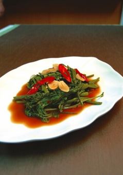 空心菜のガーリックチリソース炒め　（パックブーンファイデーン　）