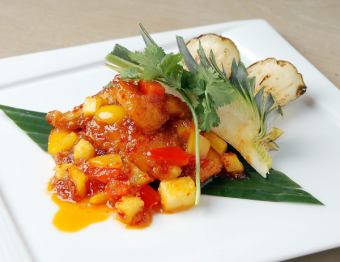 白身魚の唐揚げ　スイートチリサワーソース　（プラーサムロット）