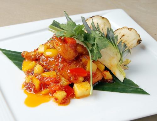 白身魚の唐揚げ　スイートチリサワーソース　（プラーサムロット）