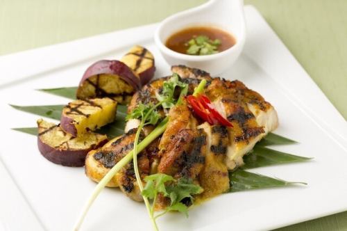 若鶏のグリル　（ガイヤーン）～レモングラスとココナッツカレーの香り～