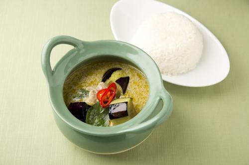 チキングリーンカレー（ゲンキャオワーンガイ）～ライス付き～