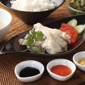 タイ風チキンライス（カオマン ガイ）　～柔らか蒸し鶏と、鶏の旨味出汁で炊いたジャスミンライス～