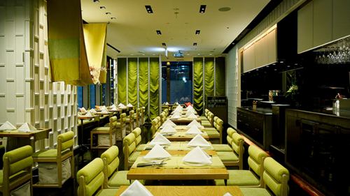 白と緑を基調とした洗練されトダイニング